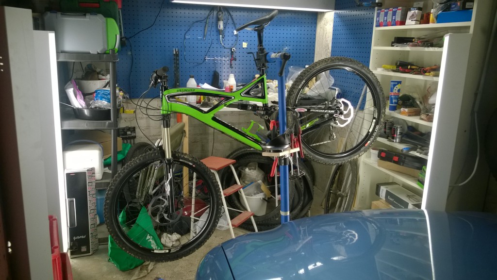 Specialized Enduro Comp 2011 in garage